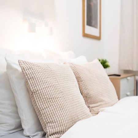 Extra Central - New - Charming Studio Budapest Luaran gambar