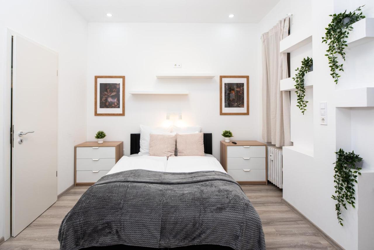 Extra Central - New - Charming Studio Budapest Luaran gambar