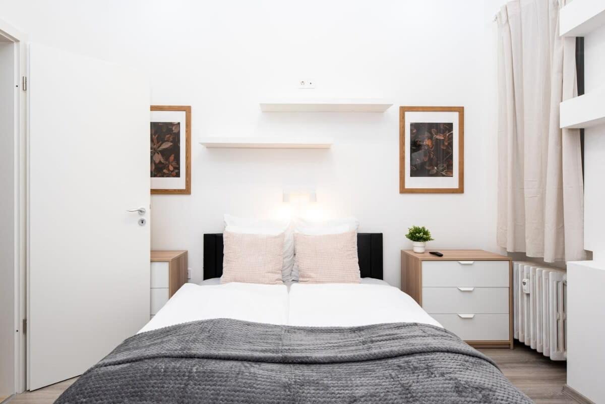 Extra Central - New - Charming Studio Budapest Luaran gambar
